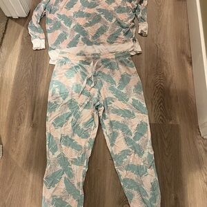 Secret Treasures Women's Pajama Set with Leaf Print - Pink and Green